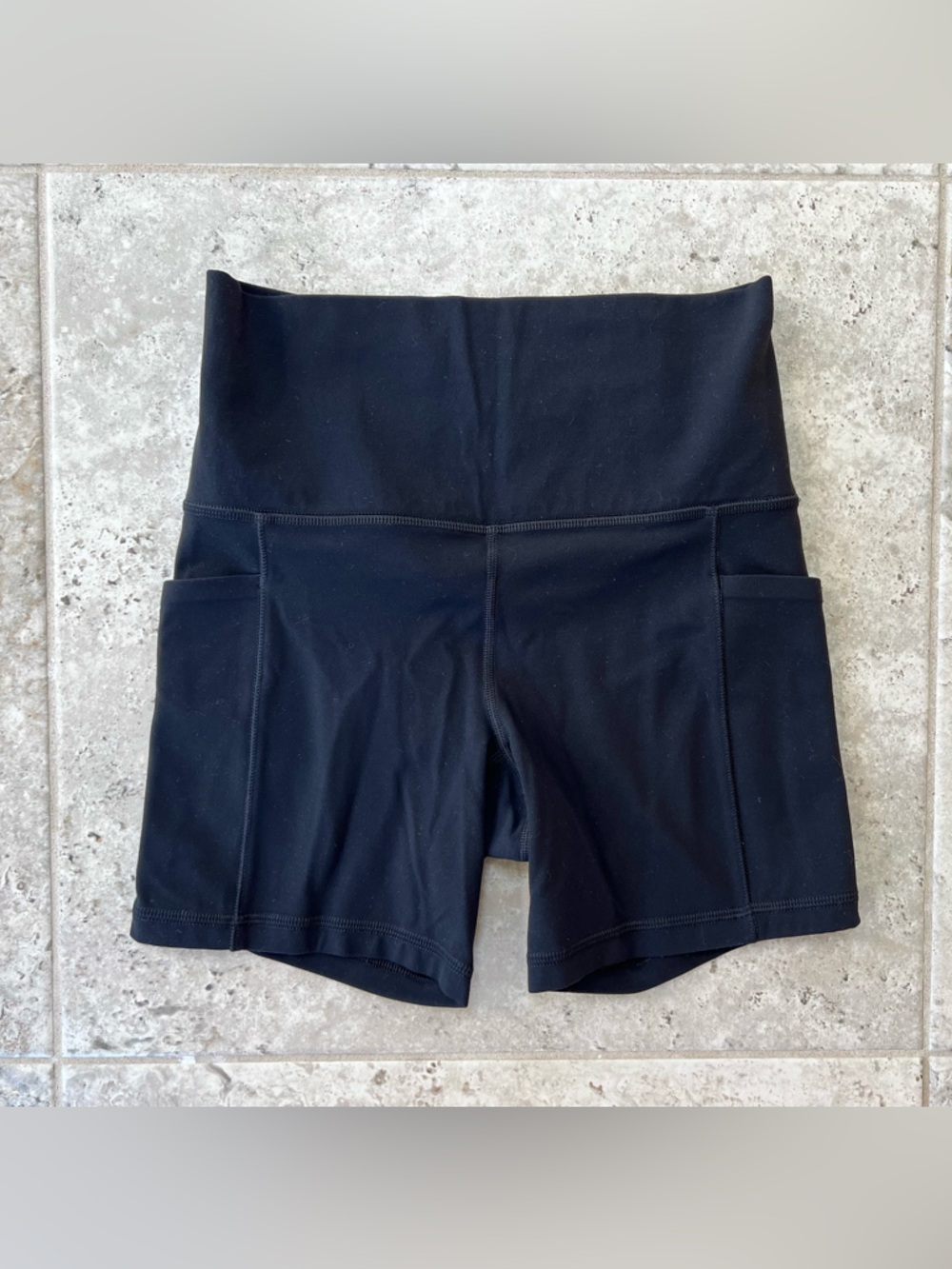 Athleta Salutation Stash High Rise 5" Athleta Bike Shorts in Black, size XS - Picture 11 of 12